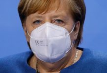 Navalny: Merkel critica condenação e exige libertação imediata de opositor