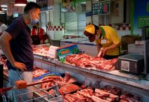 Covid-19: China detecta vírus em embalagens de carne de porco importada de França